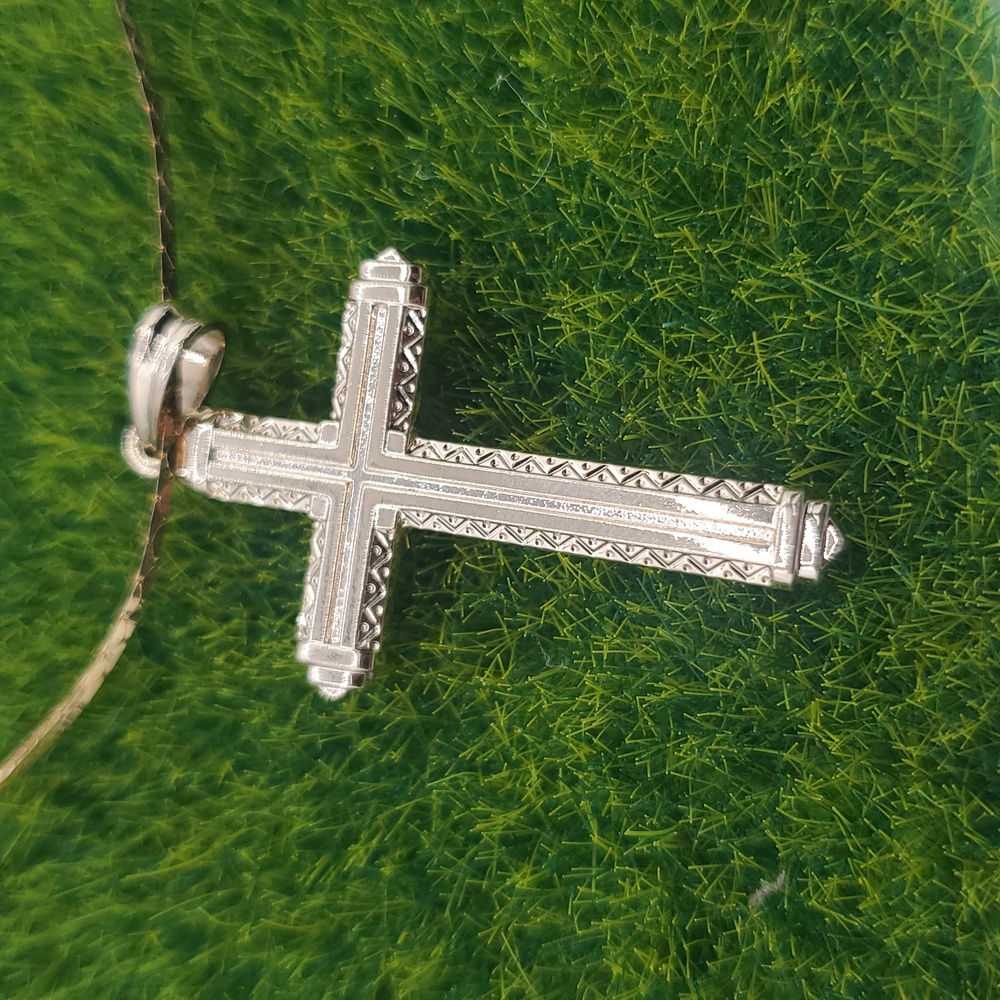 Vintage Elegant Gold Tone Cross Pendant Necklace 24 Inch N3834‎ - Picture 2 of 3